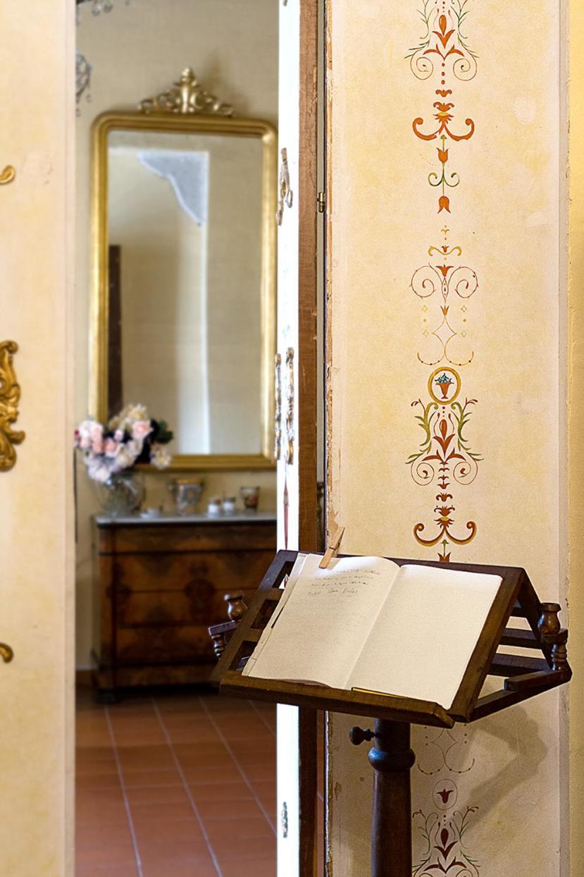 Donna Regina Dimora D'Epoca Apartment Naples Exterior photo